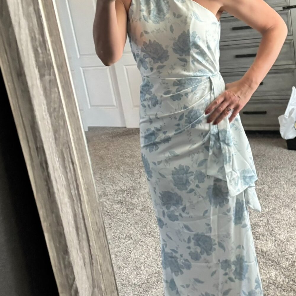 Formal Dress - Picture 6 of 6